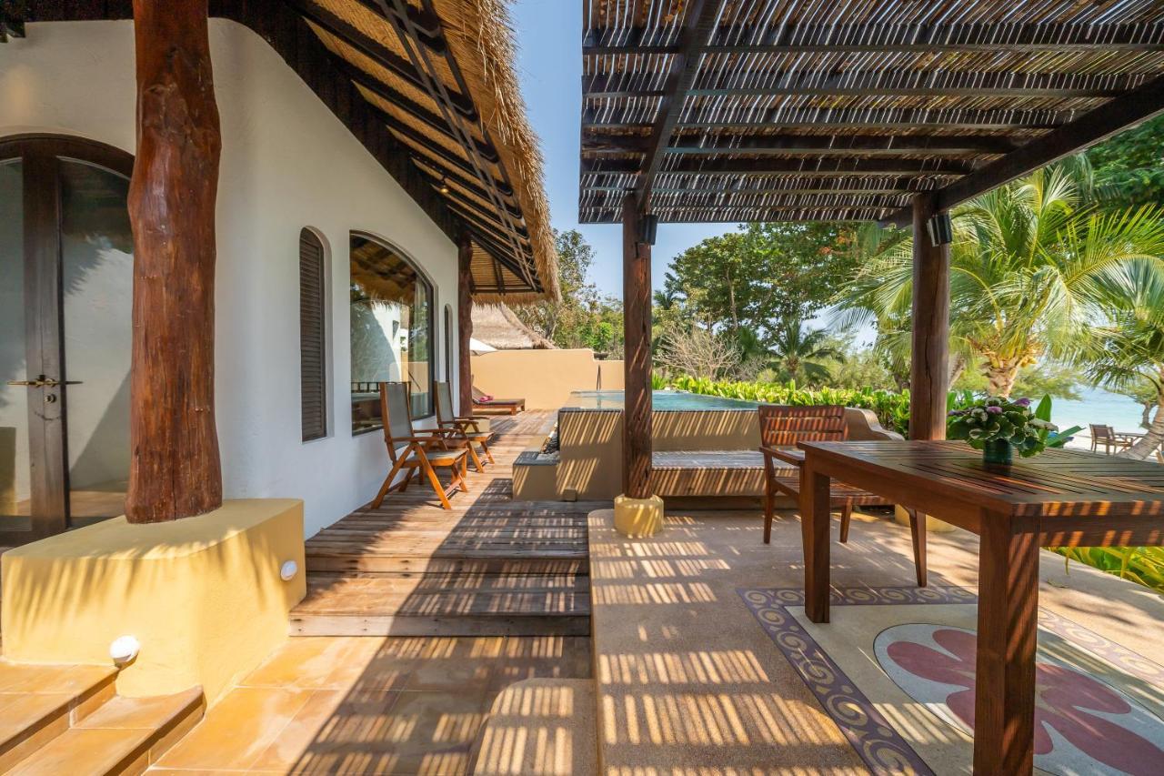 Villa Beach Front med egen pool